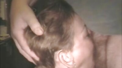 Rødhåret MILF-tøs får sin tøs vædret af en tatoveret pornohuk
