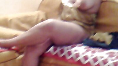 En bimbo med en varm rund røv bliver kneppet i sofaen i dag