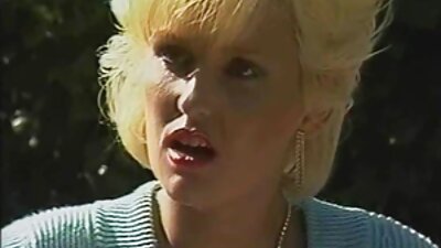 Fristende teenager og roommate har lidt tid til analsex