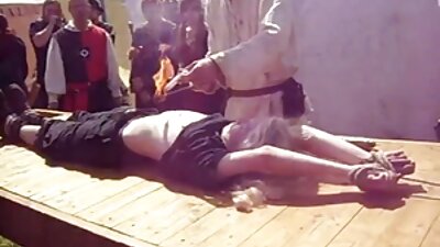 En sexet pige med en sød krop og en dejlig fisse bliver kneppet