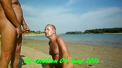 Hottie Ashli ​​Ames knepper en fyr med Kiara Mia