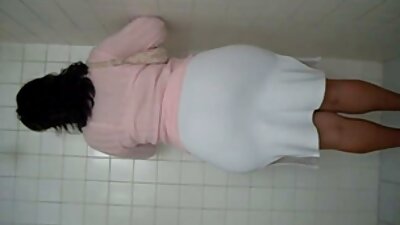 Teenagepige med pæne bryster Anna Taylor bliver forkludret