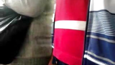 Lille rødhåret teen-babe ved navn El Storm bliver brugt af sin læge