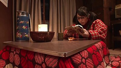 Kinky asiatiske lesbiske bruger sexlegetøj for at glæde hinanden