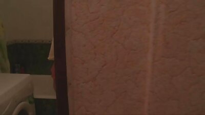 Sensuel rødhåret med briller nyder at ride på en stor hård pik