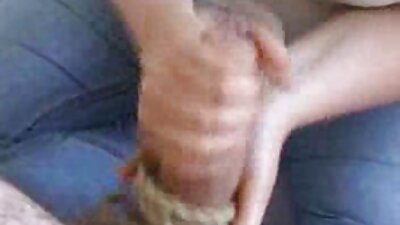 Sexet nørds perfekte stramme fisse sluger tyk pik